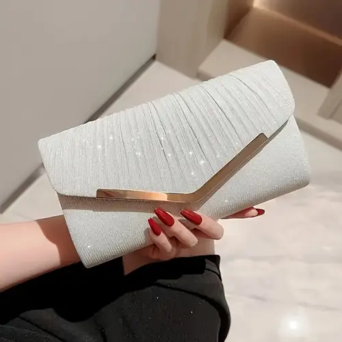 Clutch Plateado de Fiesta - Elegancia Compacta