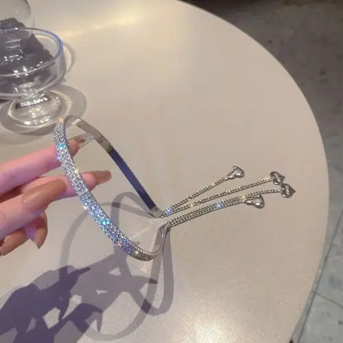 Tiara Stras