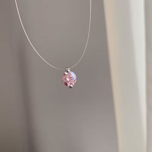 Punto de luz rosa en hilo transparente