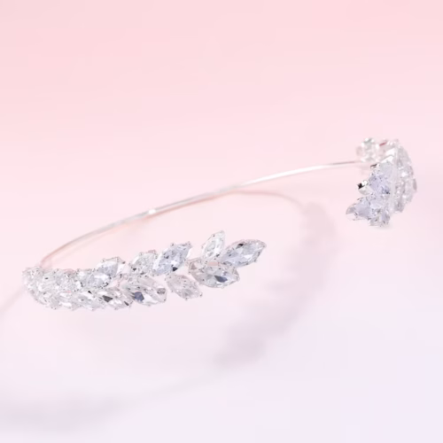 Brazalete Artemisa Plateada con Cristales Brillantes