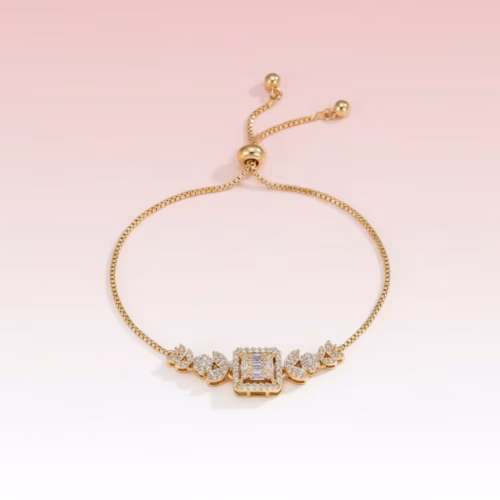 Brazalete Cuadrado Valeria Chapado en Oro con Diseño Floral y Zirconias
