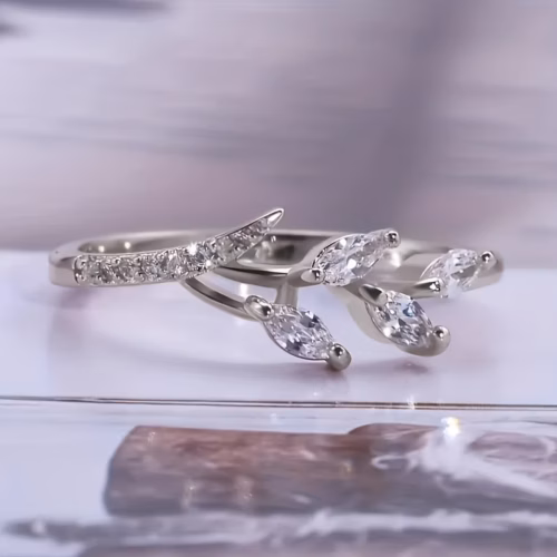 Anillo Lira con diseño de hoja y zirconia brillante (talle9) PLATEADO