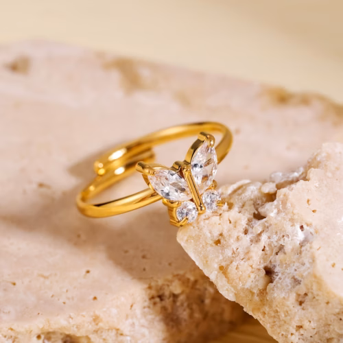 Anillo Mariposa de Acero Inoxidable Dorado y Circonitas Brillantes (Ajustable)