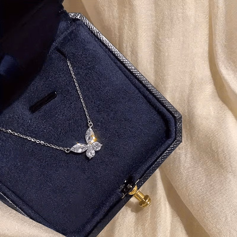 Collar de mariposa