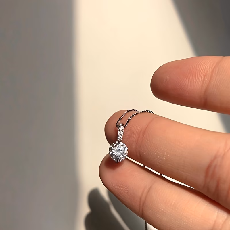 Punto de luz Plateado Zoe con Zirconia y Colgante Geométrico